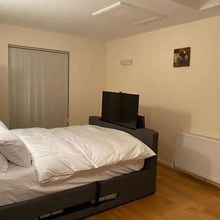 Birmingham Guesthouse 2*