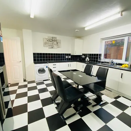 Birmingham Guesthouse 2*